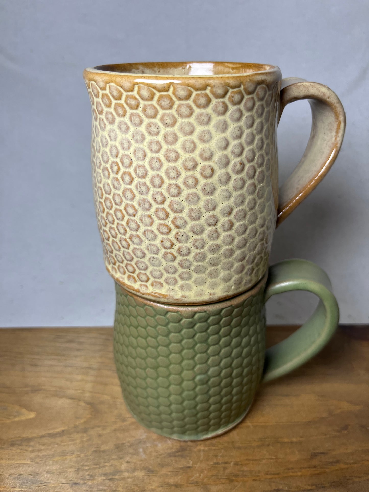 16 ounce bee honeycomb mug