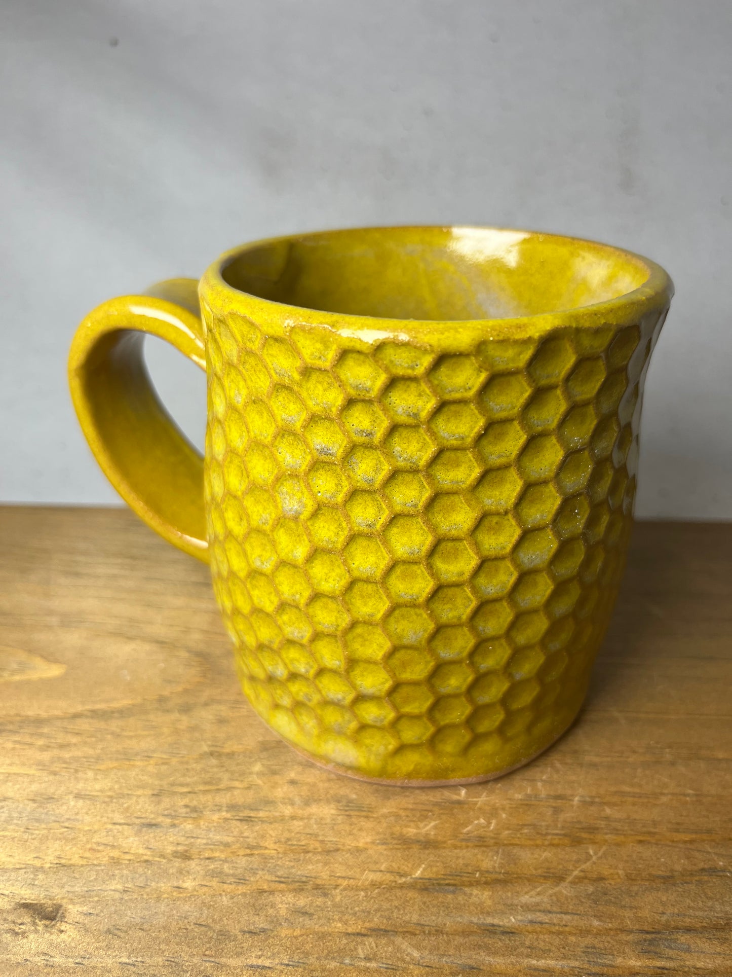 16 ounce bee honeycomb mug