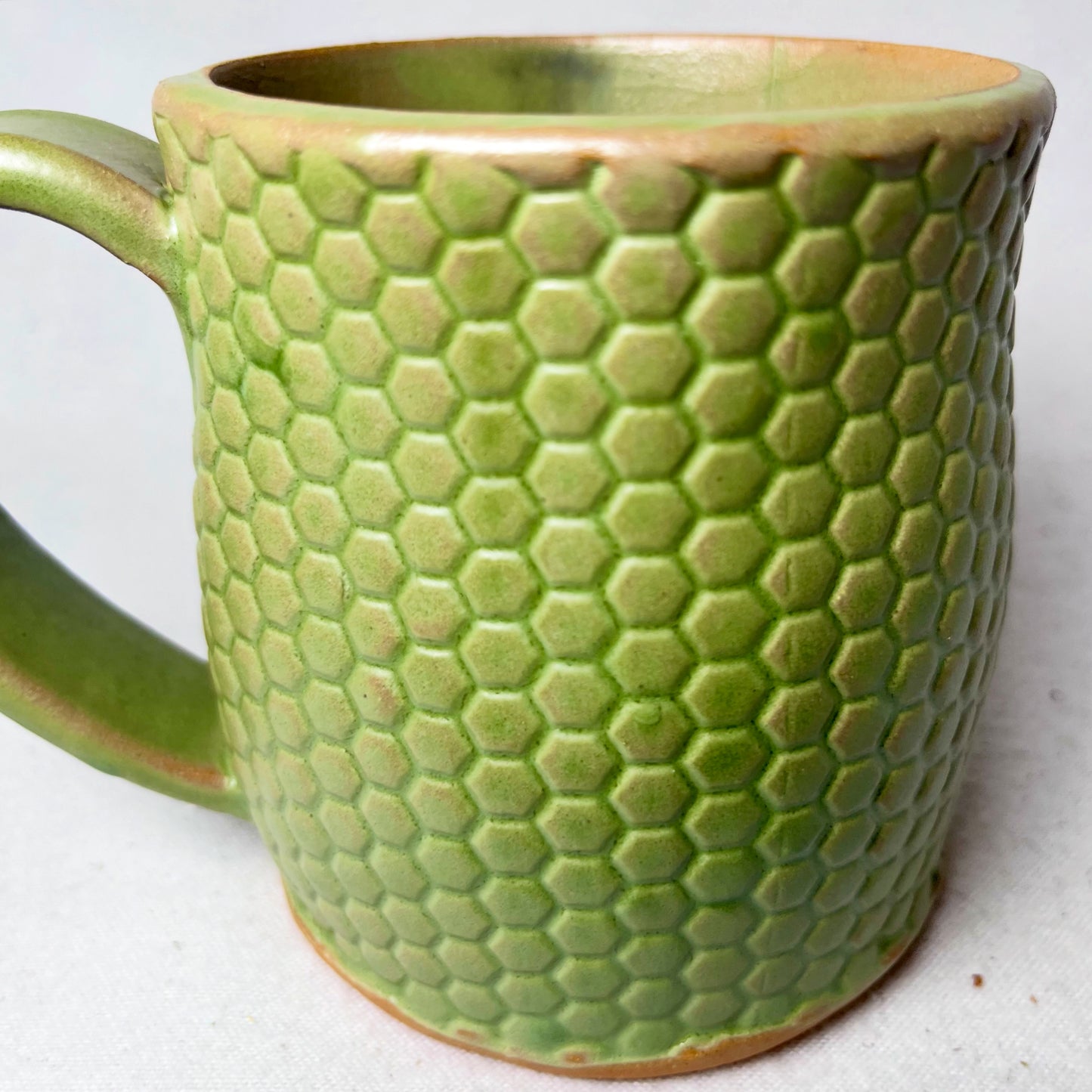 16 ounce bee honeycomb mug