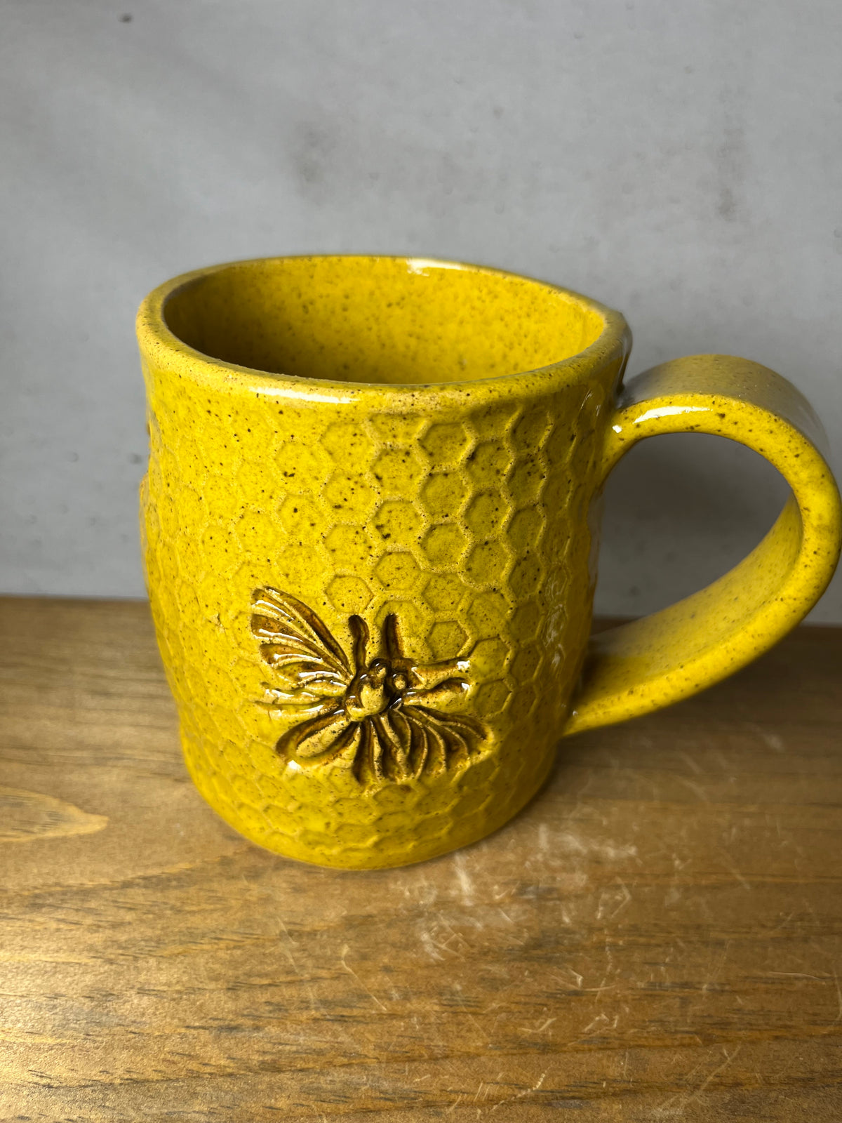 16 ounce bee honeycomb mug