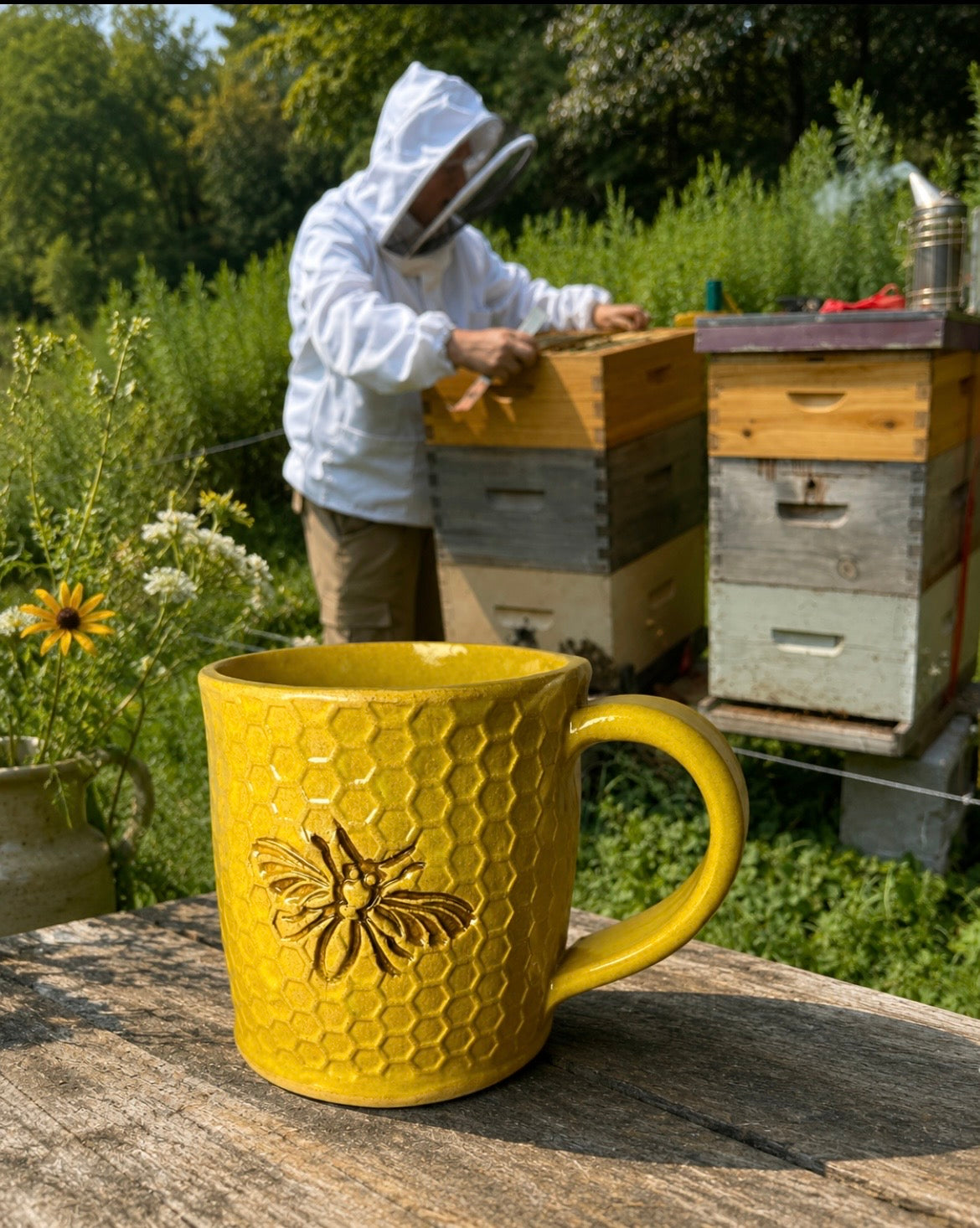 16 ounce bee honeycomb mug