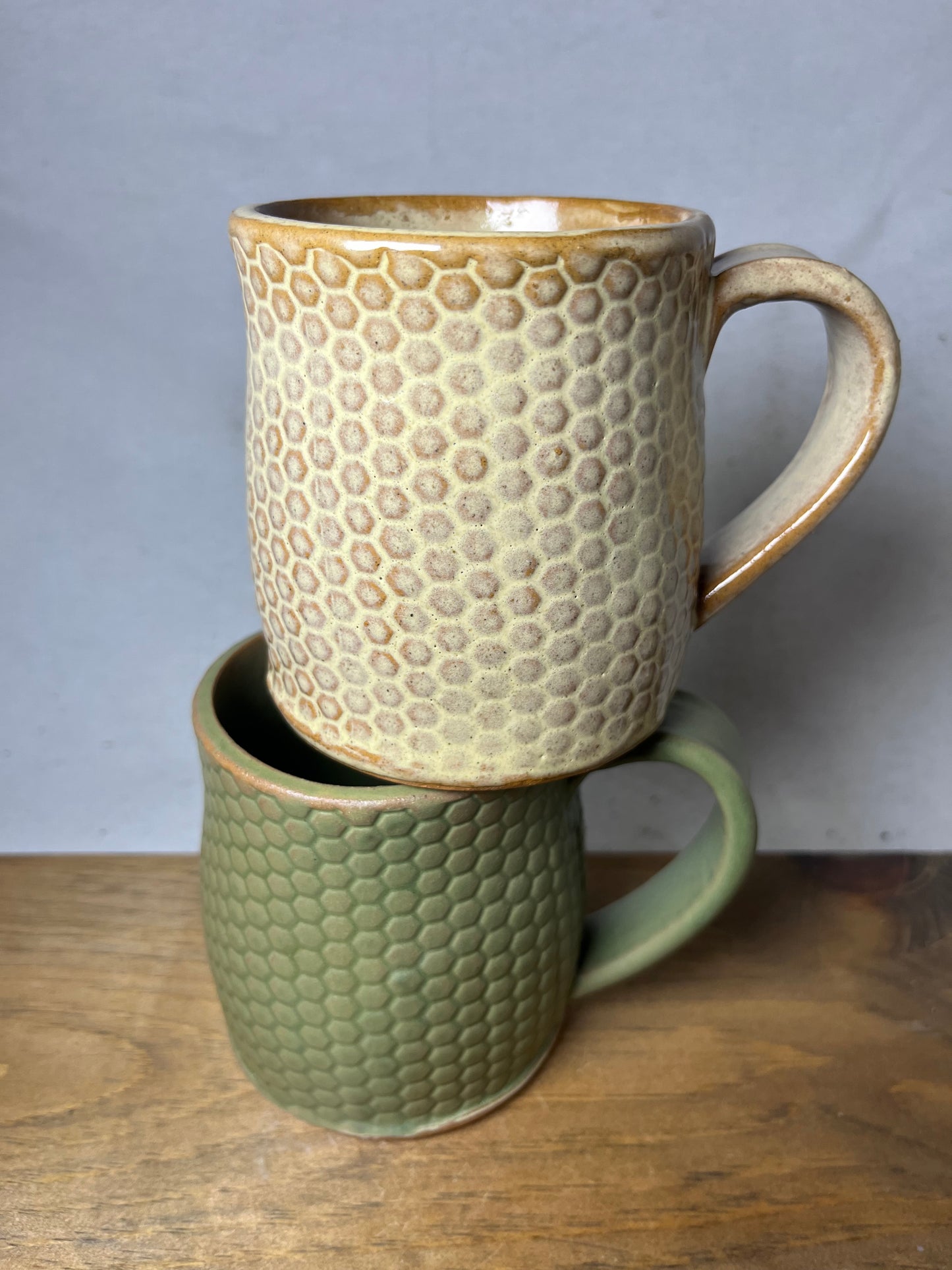 16 ounce bee honeycomb mug