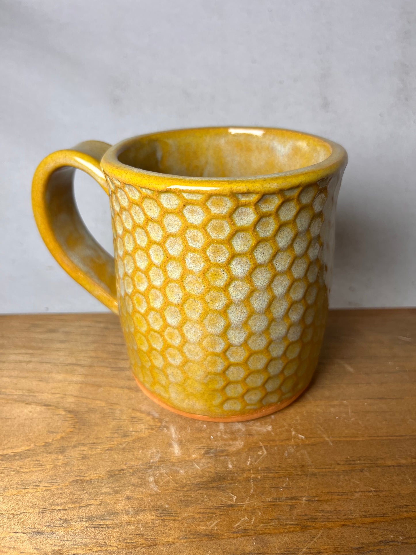 16 ounce bee honeycomb mug