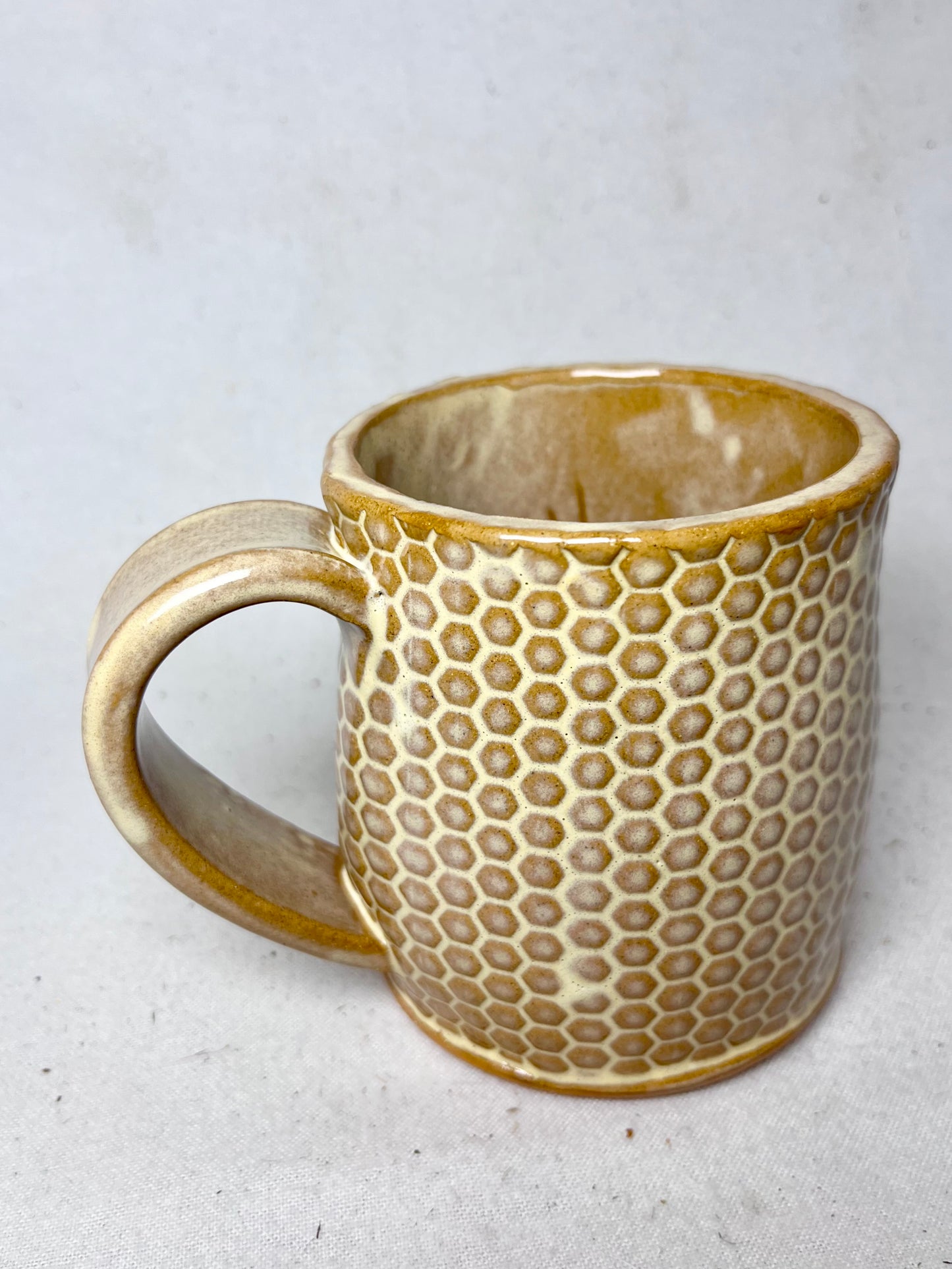 16 ounce bee honeycomb mug