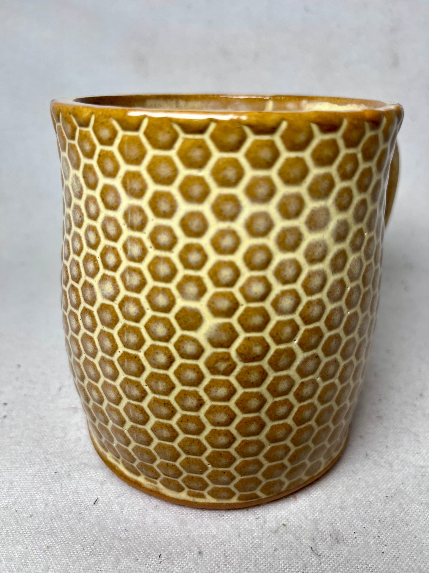 16 ounce bee honeycomb mug