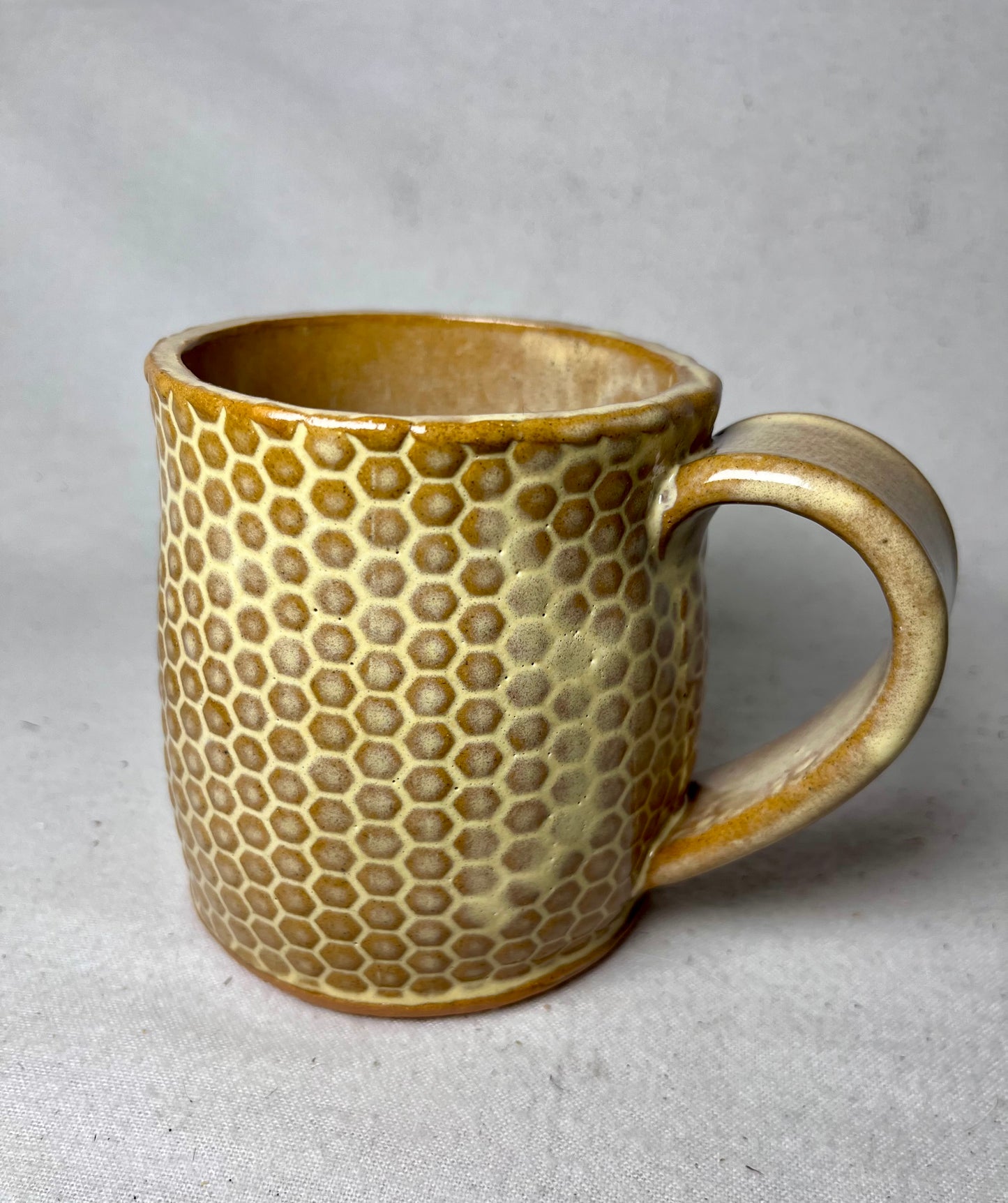 16 ounce bee honeycomb mug