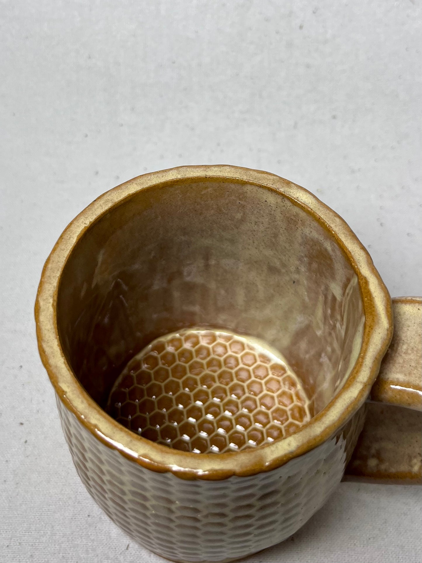 16 ounce bee honeycomb mug