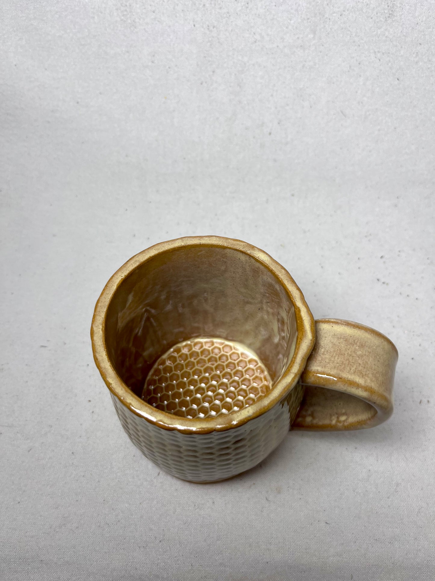 16 ounce bee honeycomb mug
