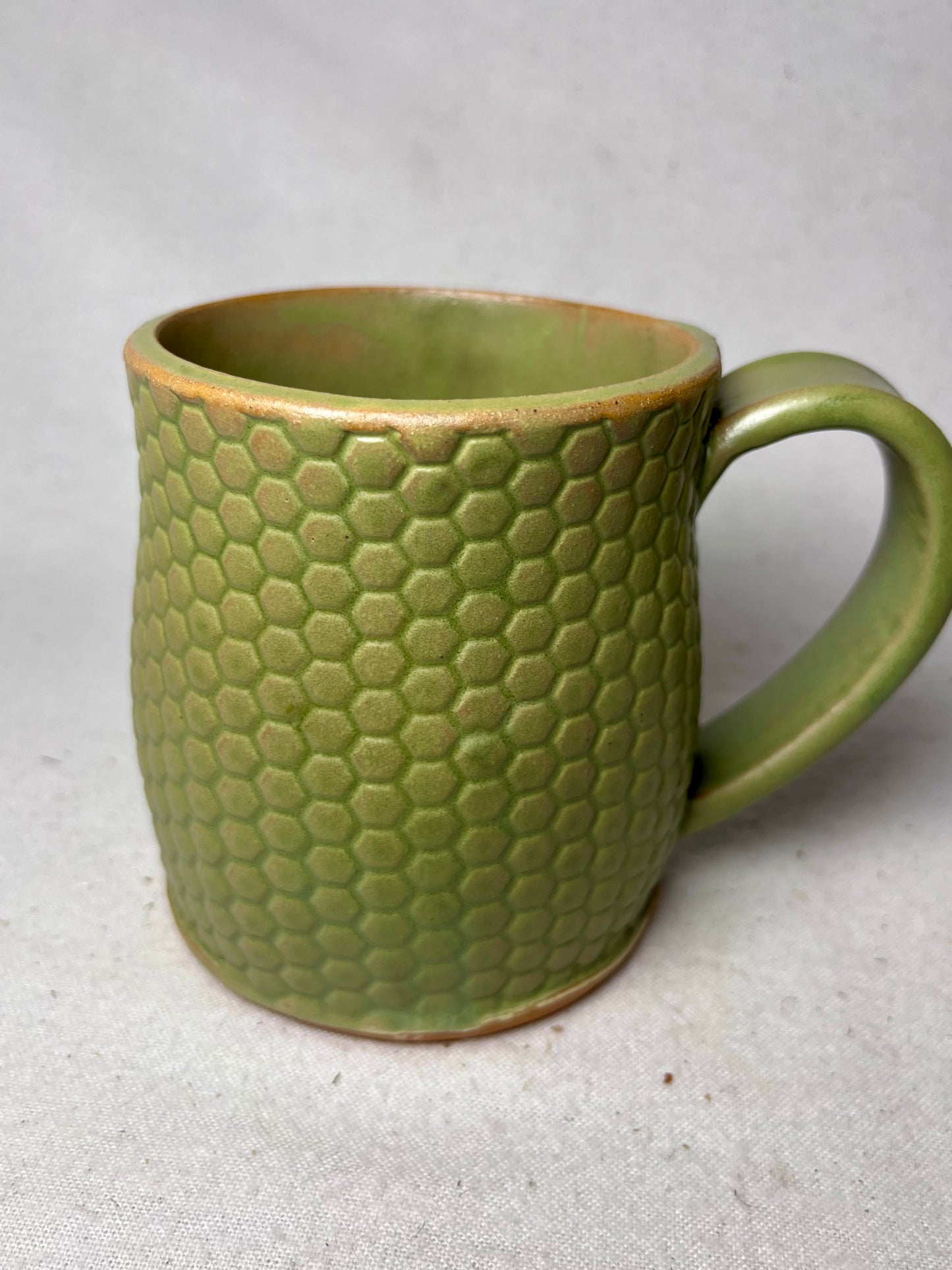 16 ounce bee honeycomb mug
