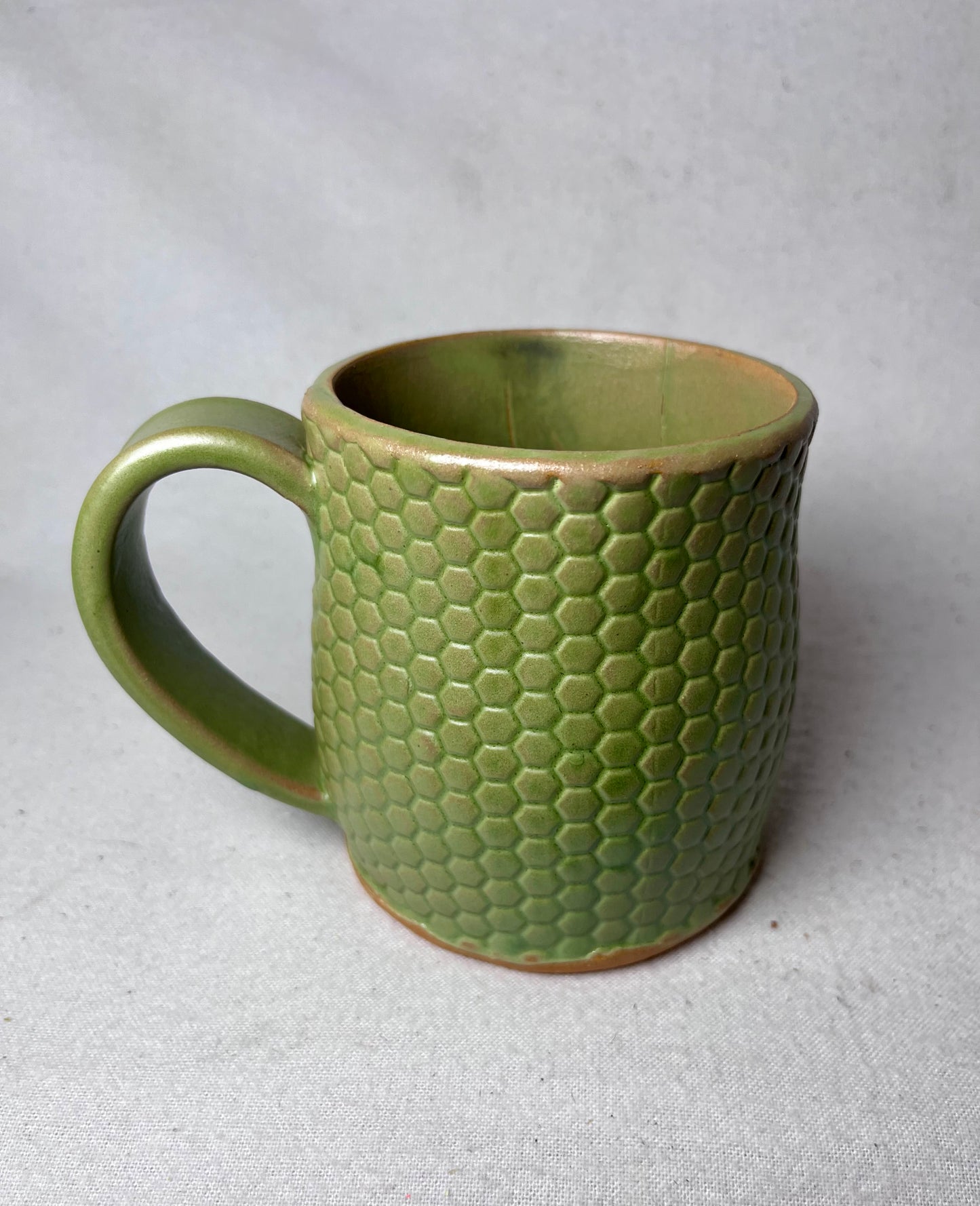 16 ounce bee honeycomb mug