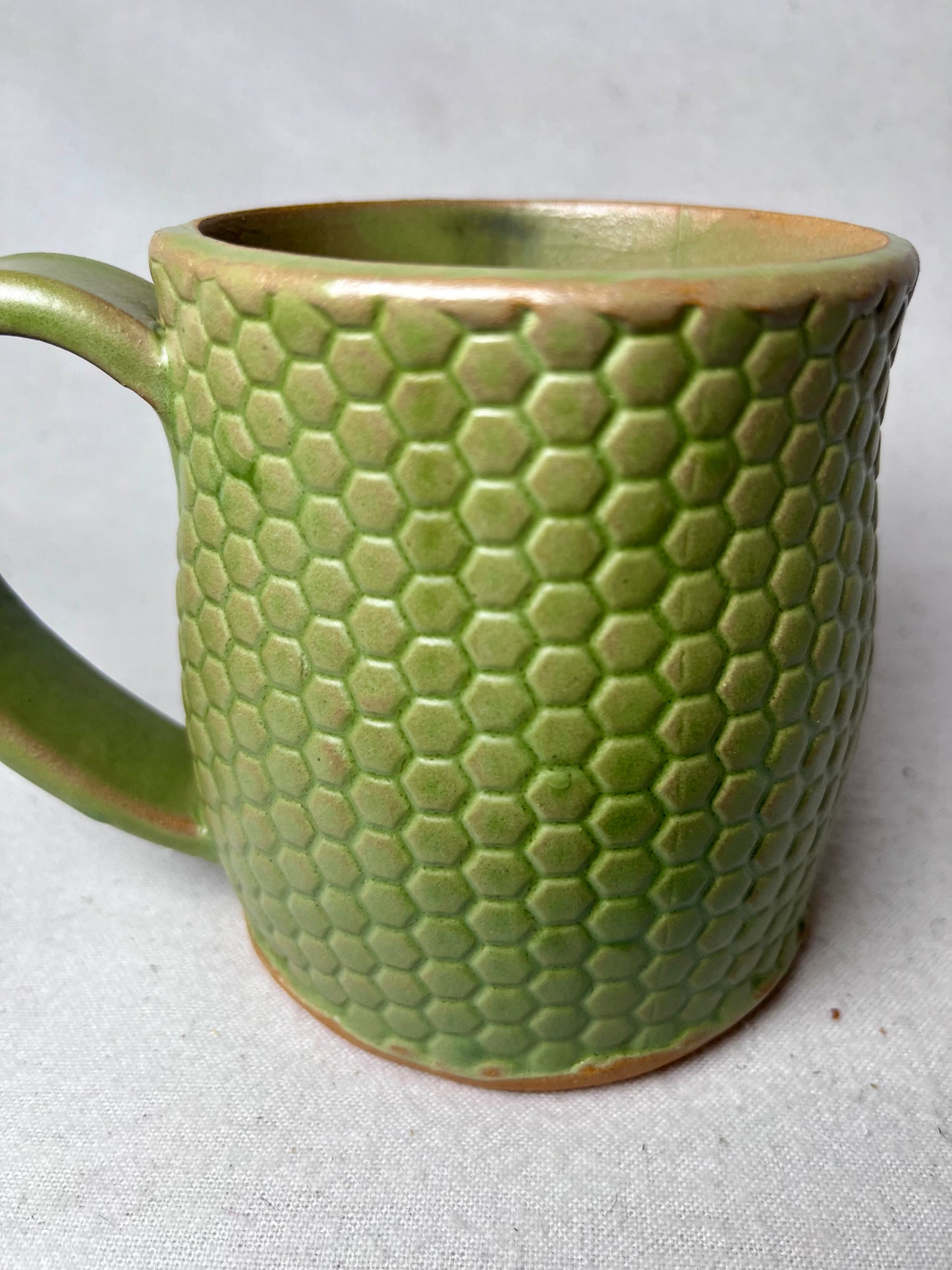 16 ounce bee honeycomb mug