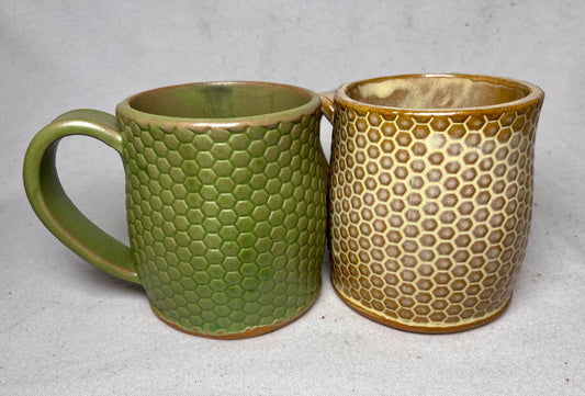 16 ounce bee honeycomb mug